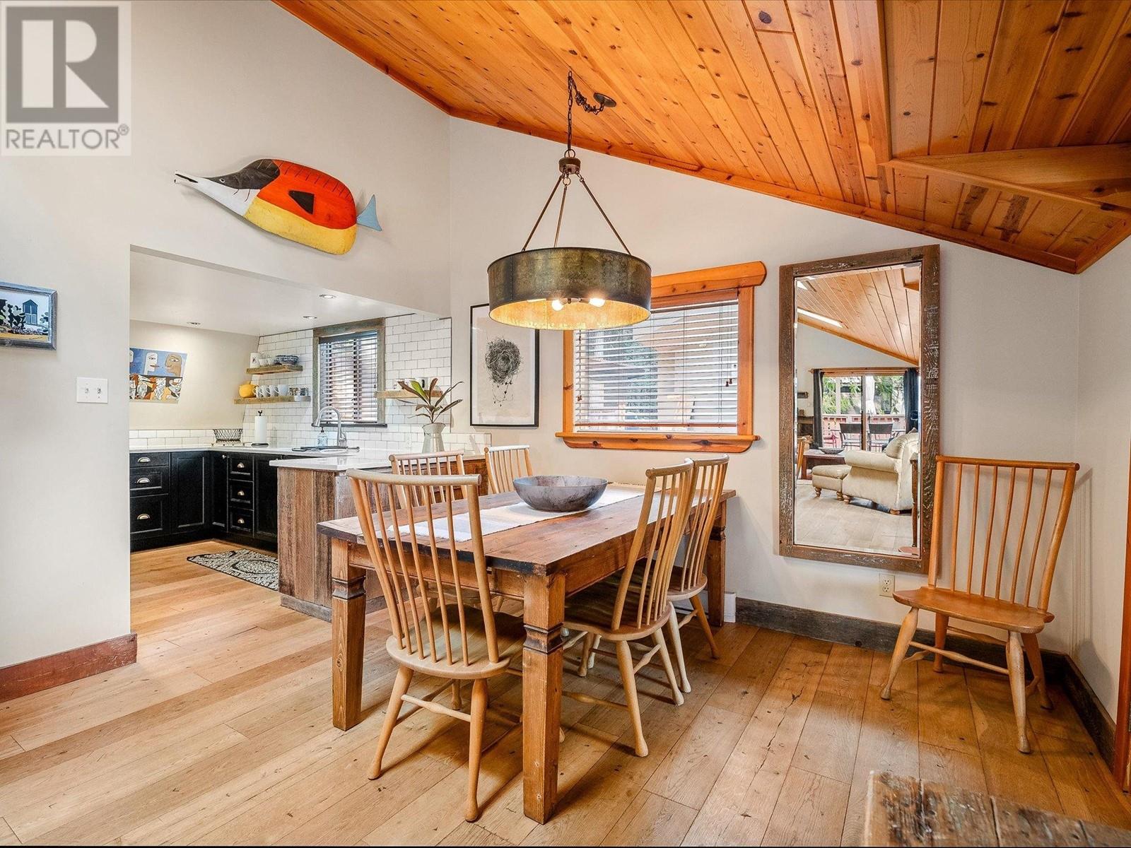 6554 Balsam Way, Whistler, British Columbia  V8E 0C5 - Photo 10 - R3010085