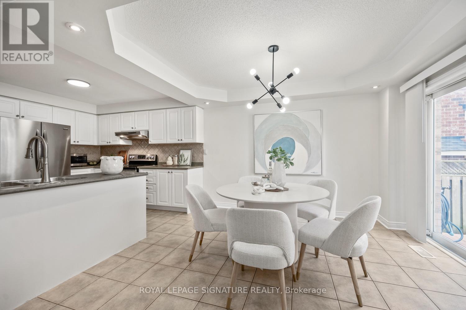 Property at 6 LUROSA CRESCENT image 5