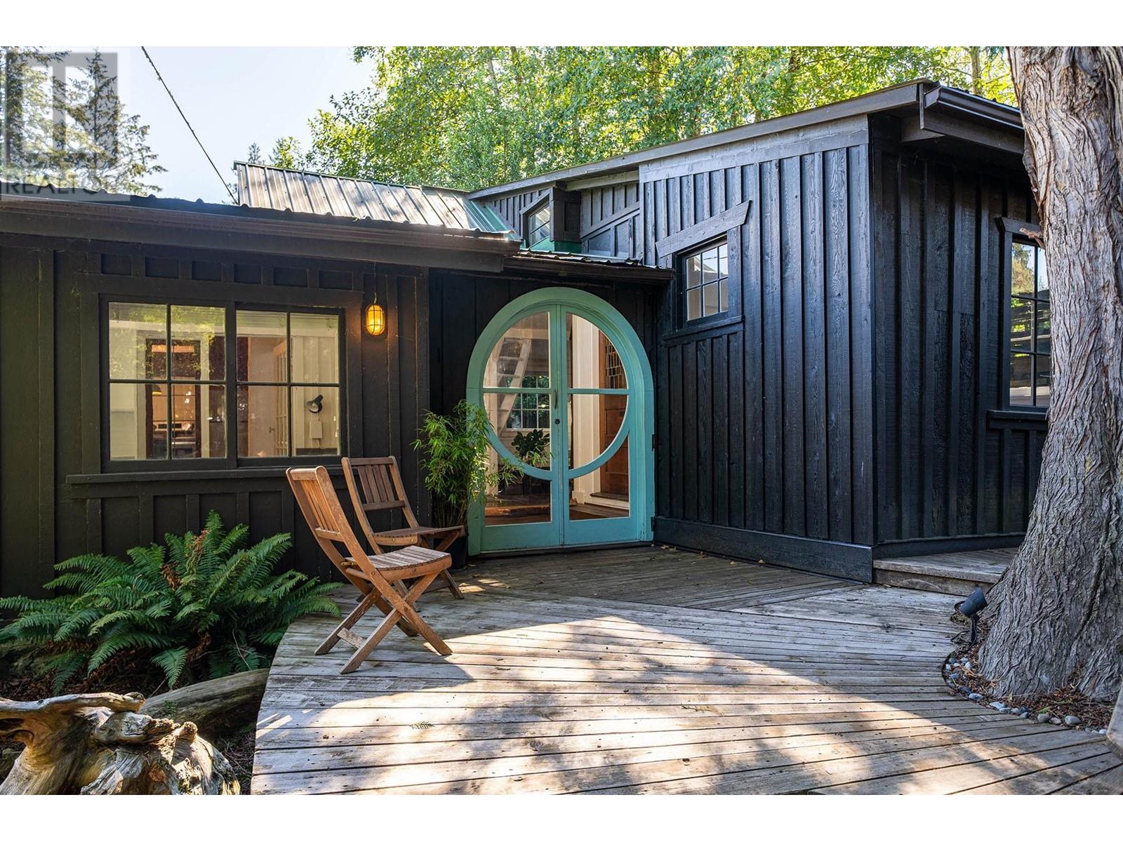 Property at 461 BOWEN ISLAND TRUNK ROAD image 4
