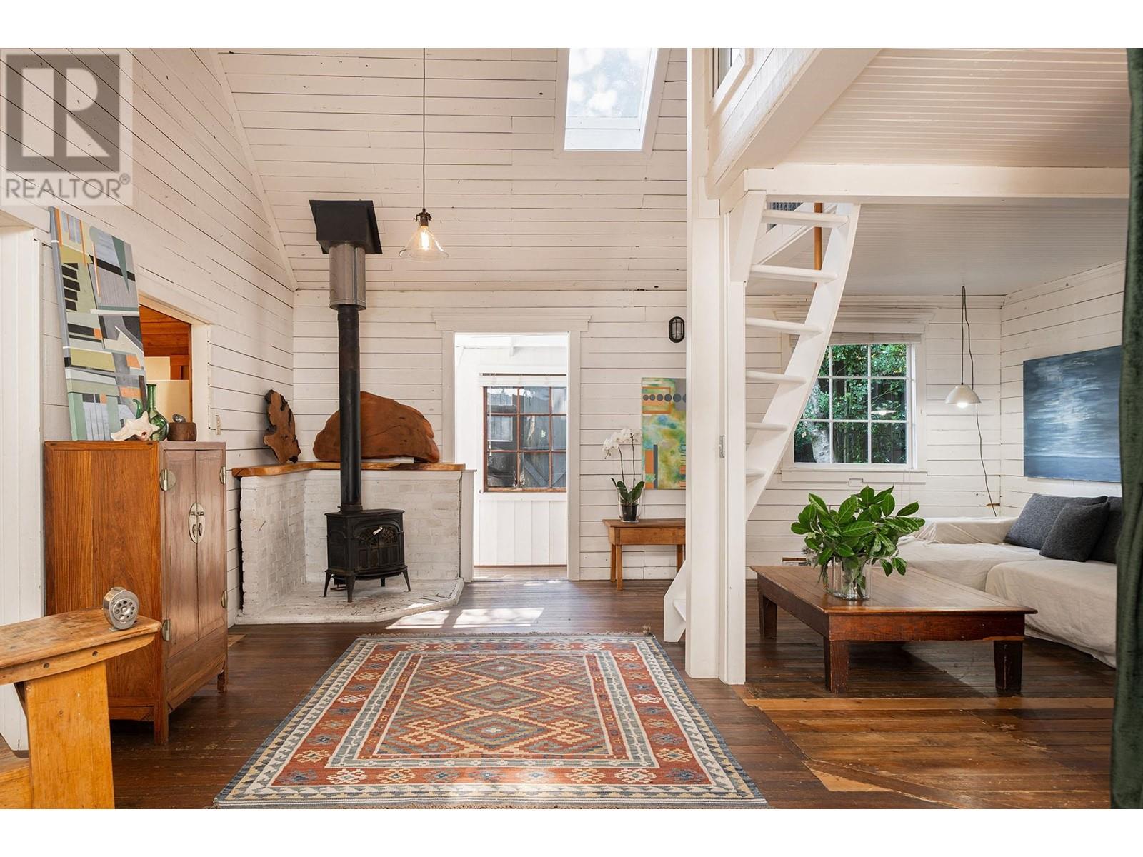 Property at 461 BOWEN ISLAND TRUNK ROAD image 1