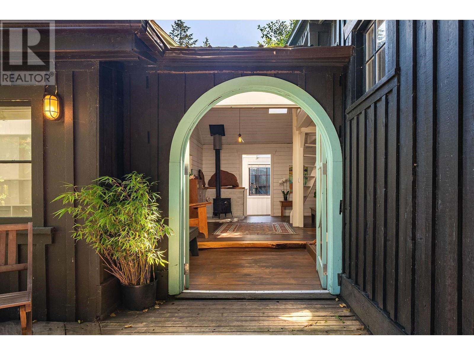 Property at 461 BOWEN ISLAND TRUNK ROAD image 2