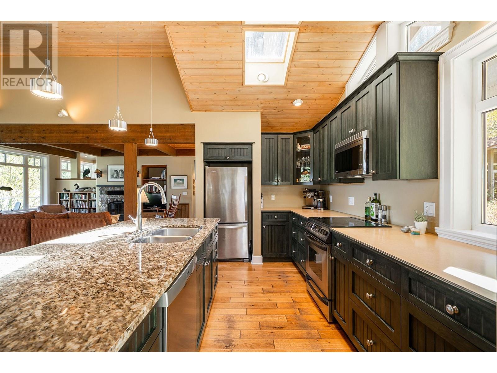 478 Smugglers Cove Road, Bowen Island, British Columbia  V0N 1G2 - Photo 14 - R2992223