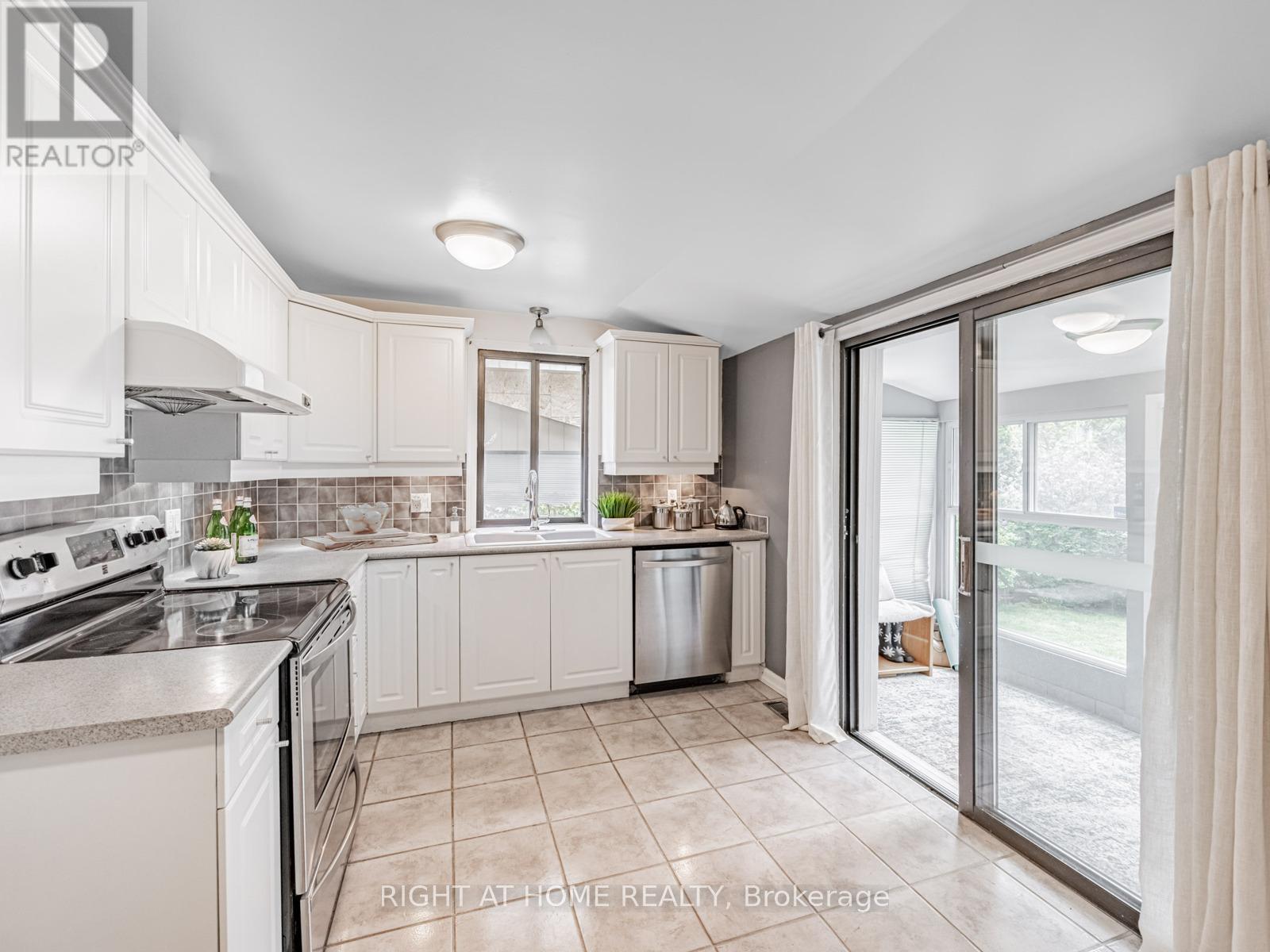 85 Buttonwood Avenue, Toronto, Ontario  M6M 2J6 - Photo 10 - W12190696