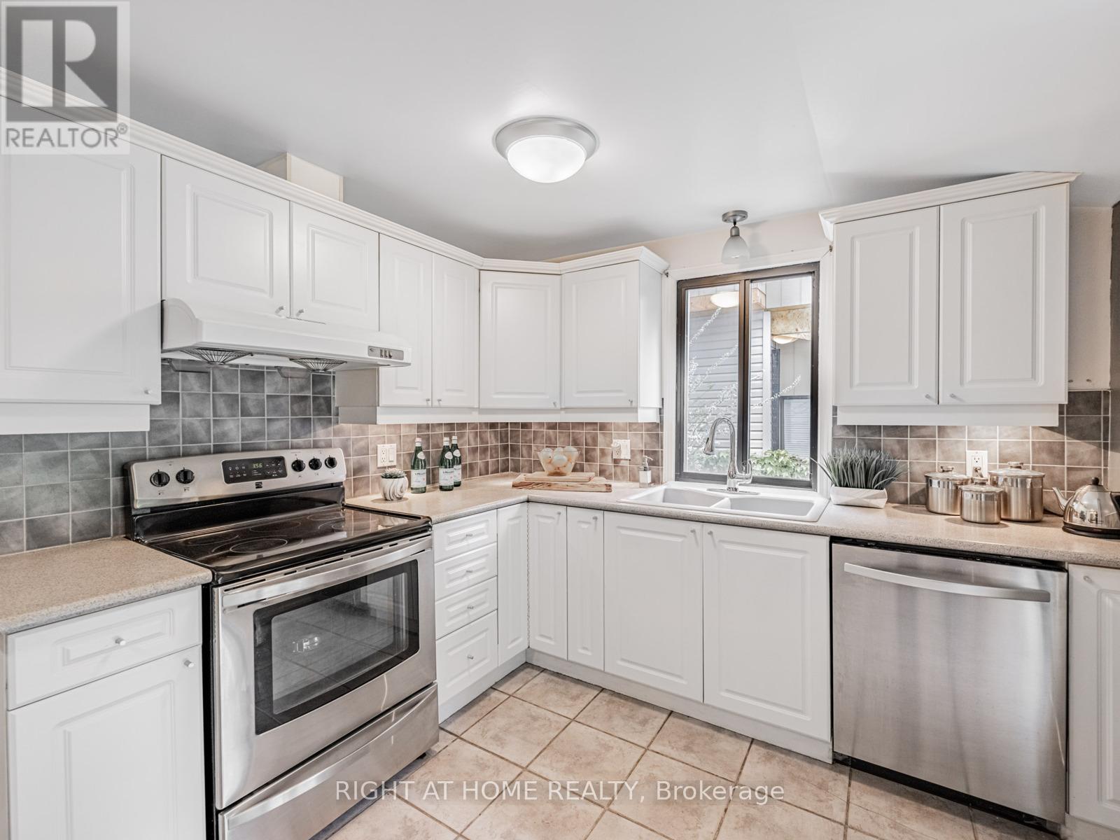85 Buttonwood Avenue, Toronto, Ontario  M6M 2J6 - Photo 12 - W12190696