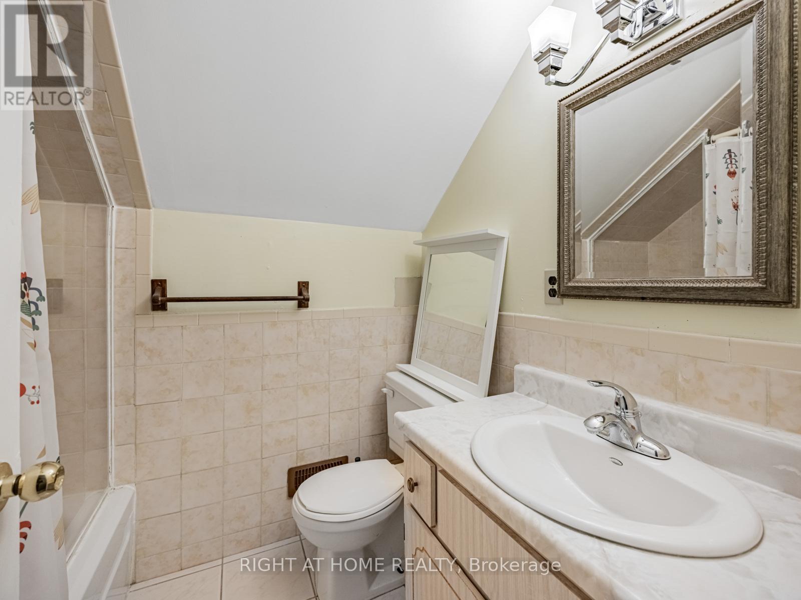 85 Buttonwood Avenue, Toronto, Ontario  M6M 2J6 - Photo 21 - W12190696