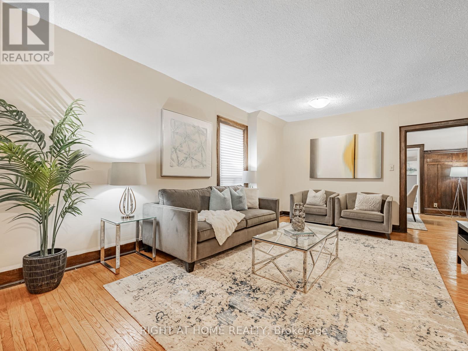 85 Buttonwood Avenue, Toronto, Ontario  M6M 2J6 - Photo 4 - W12190696