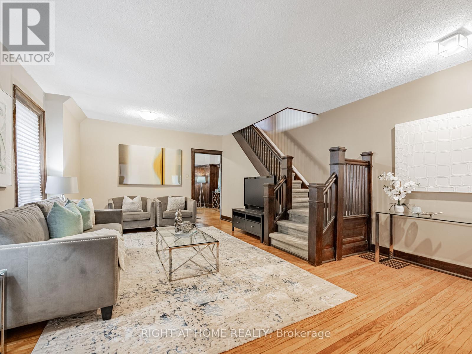 85 Buttonwood Avenue, Toronto, Ontario  M6M 2J6 - Photo 5 - W12190696