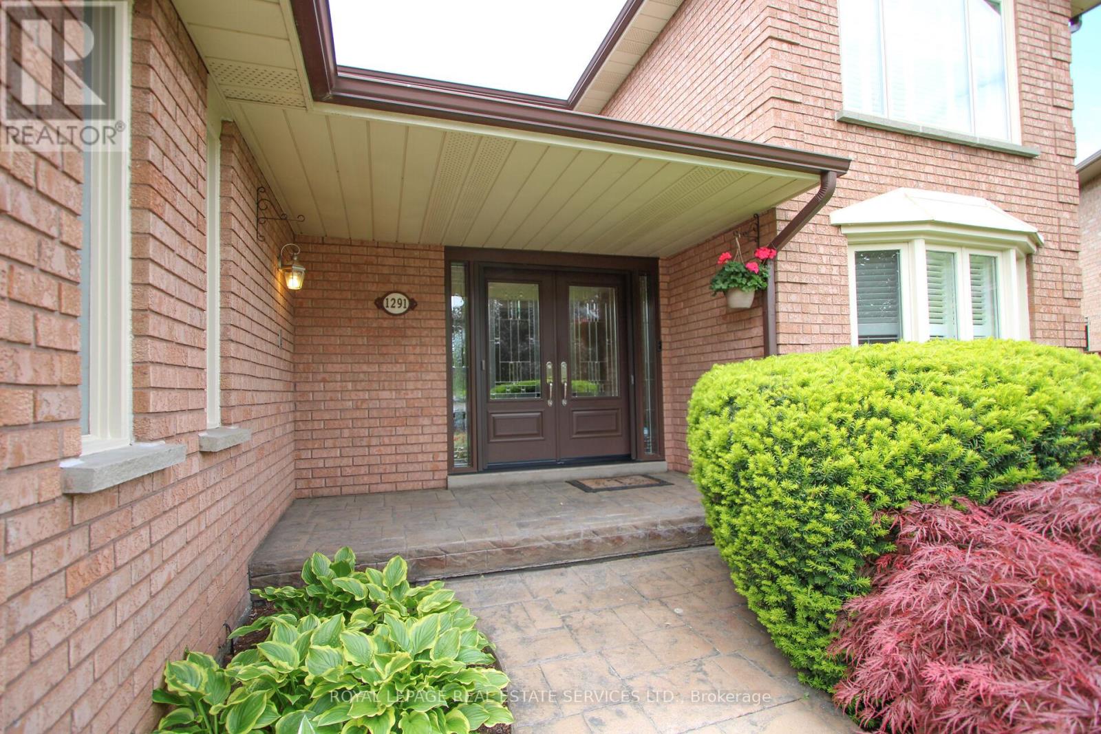 1291 Roseberry Crescent, Oakville (Ga Glen Abbey), Ontario  L6M 1W2 - Photo 2 - W12190713