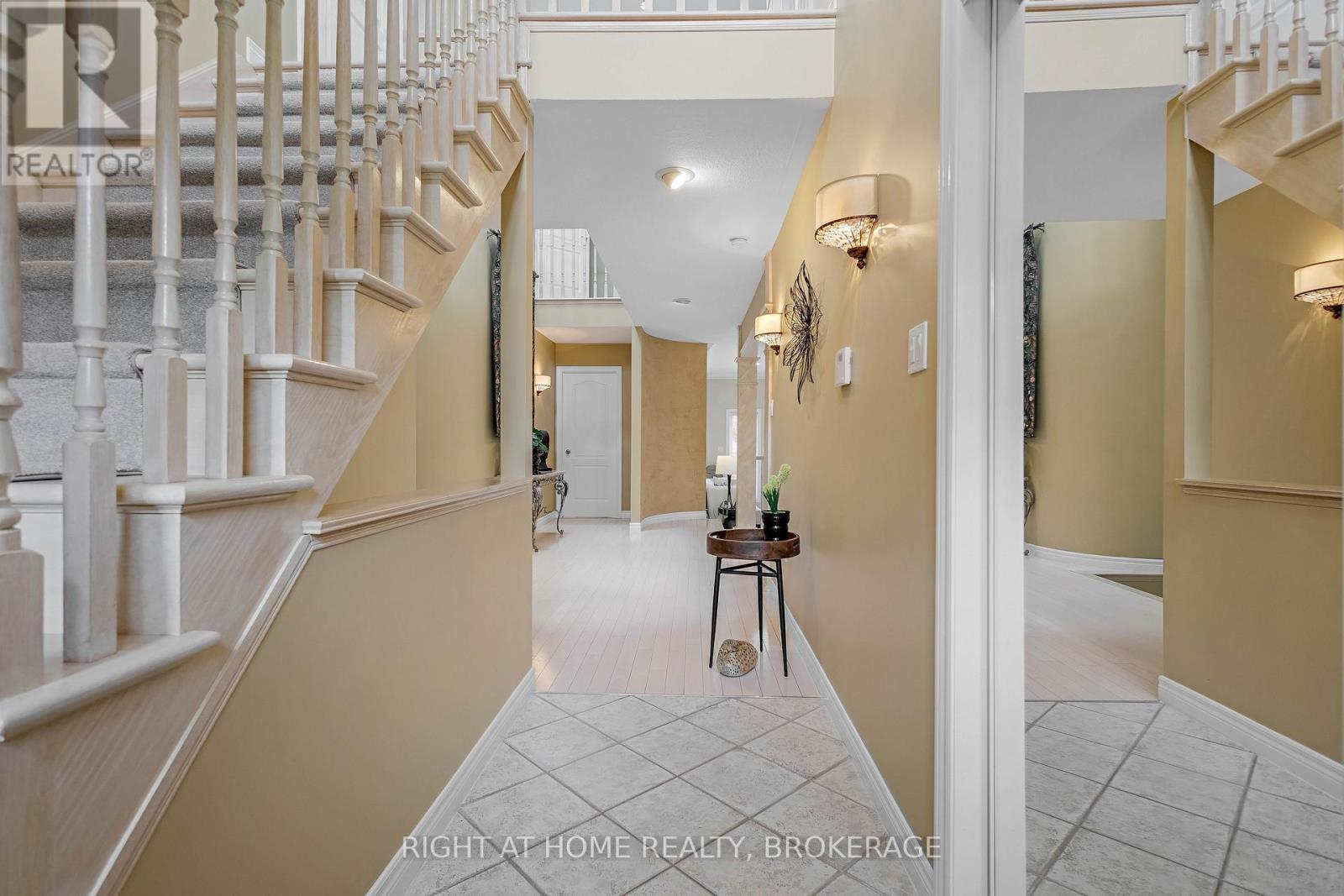 1054 Augustus Drive, Burlington, Ontario  L7S 2L1 - Photo 11 - W12190721
