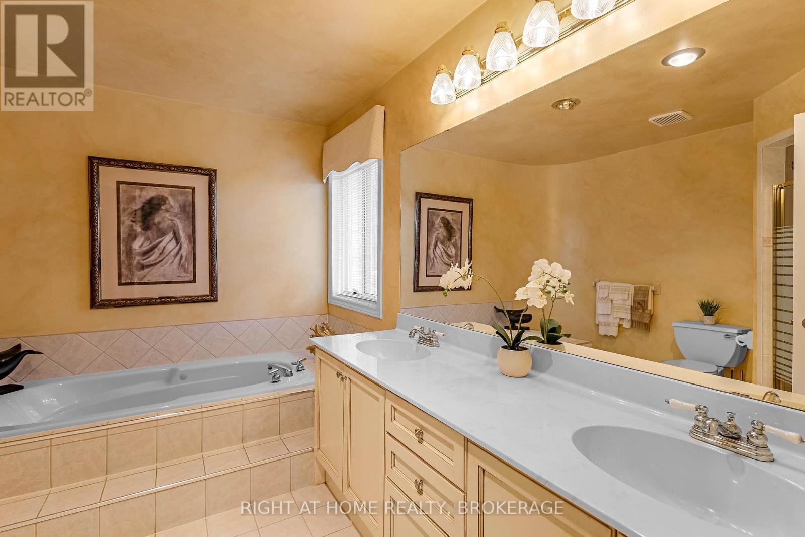 1054 Augustus Drive, Burlington, Ontario  L7S 2L1 - Photo 24 - W12190721