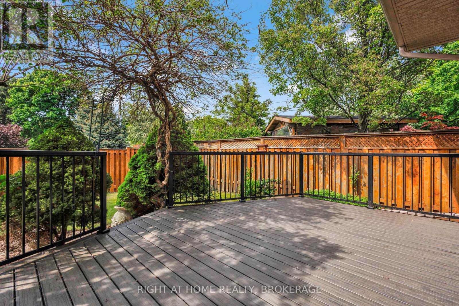 1054 Augustus Drive, Burlington, Ontario  L7S 2L1 - Photo 44 - W12190721