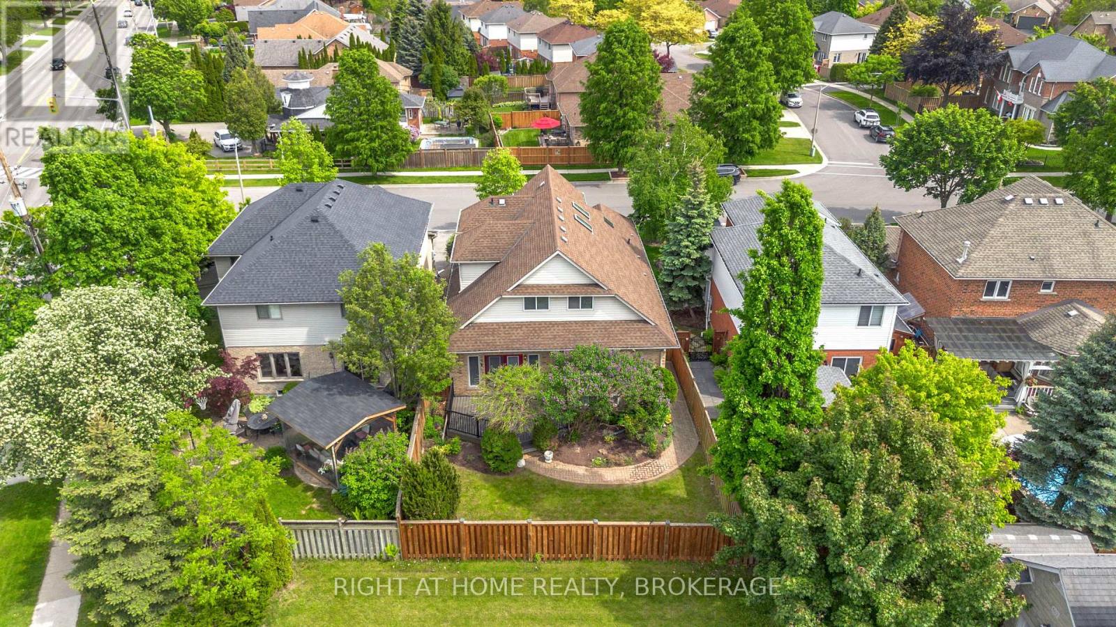 1054 Augustus Drive, Burlington, Ontario  L7S 2L1 - Photo 8 - W12190721