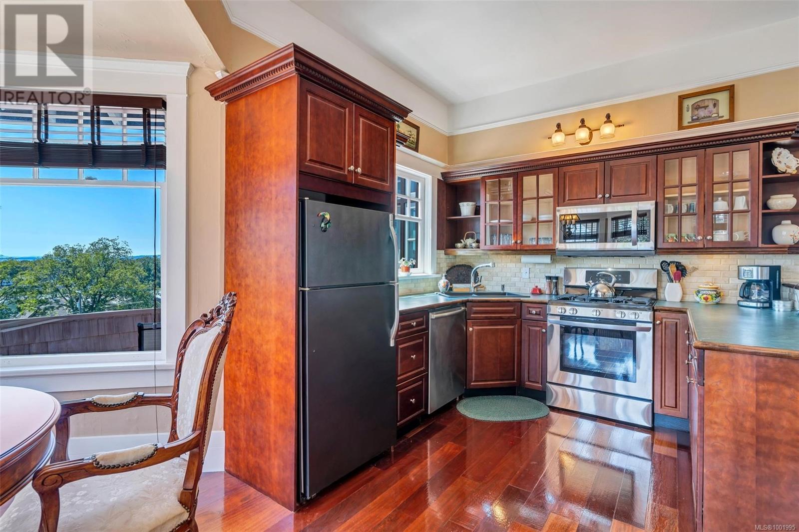 Property at 1926 Crescent Rd image 2