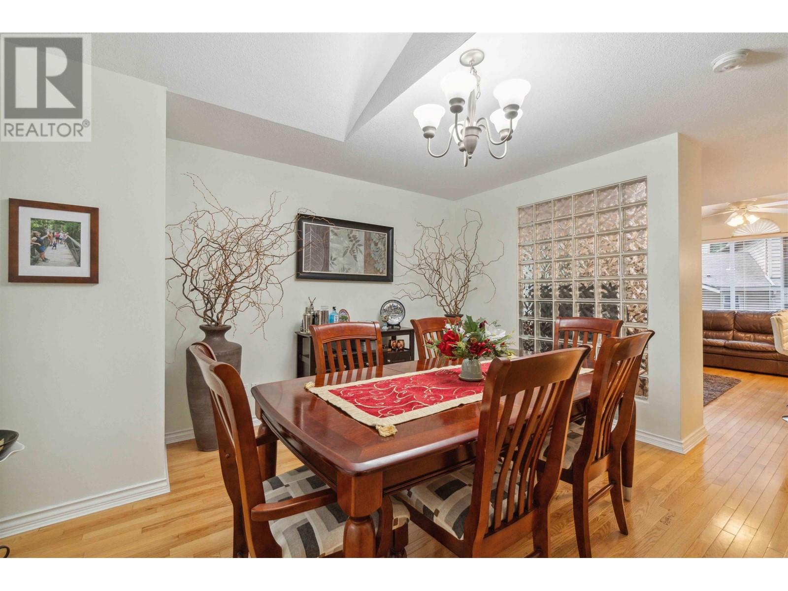 28 Deerwood Place, Port Moody, British Columbia  V3H 4X7 - Photo 8 - R2996009