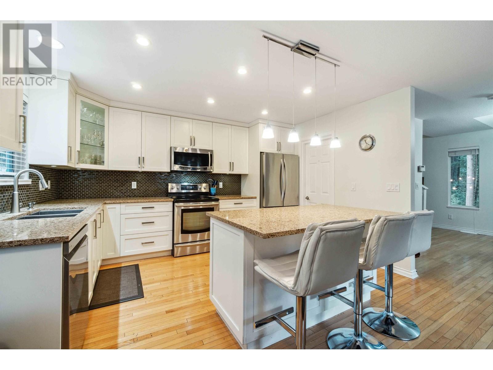 28 Deerwood Place, Port Moody, British Columbia  V3H 4X7 - Photo 13 - R2996009