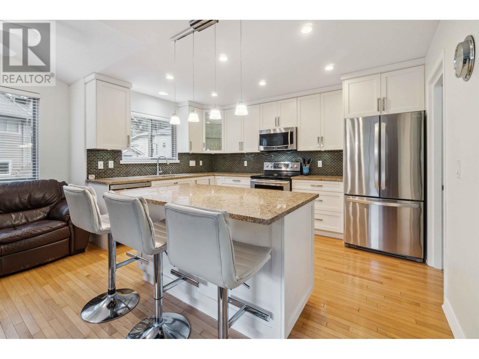 28 Deerwood Place, Port Moody, British Columbia  V3H 4X7 - Photo 10 - R2996009