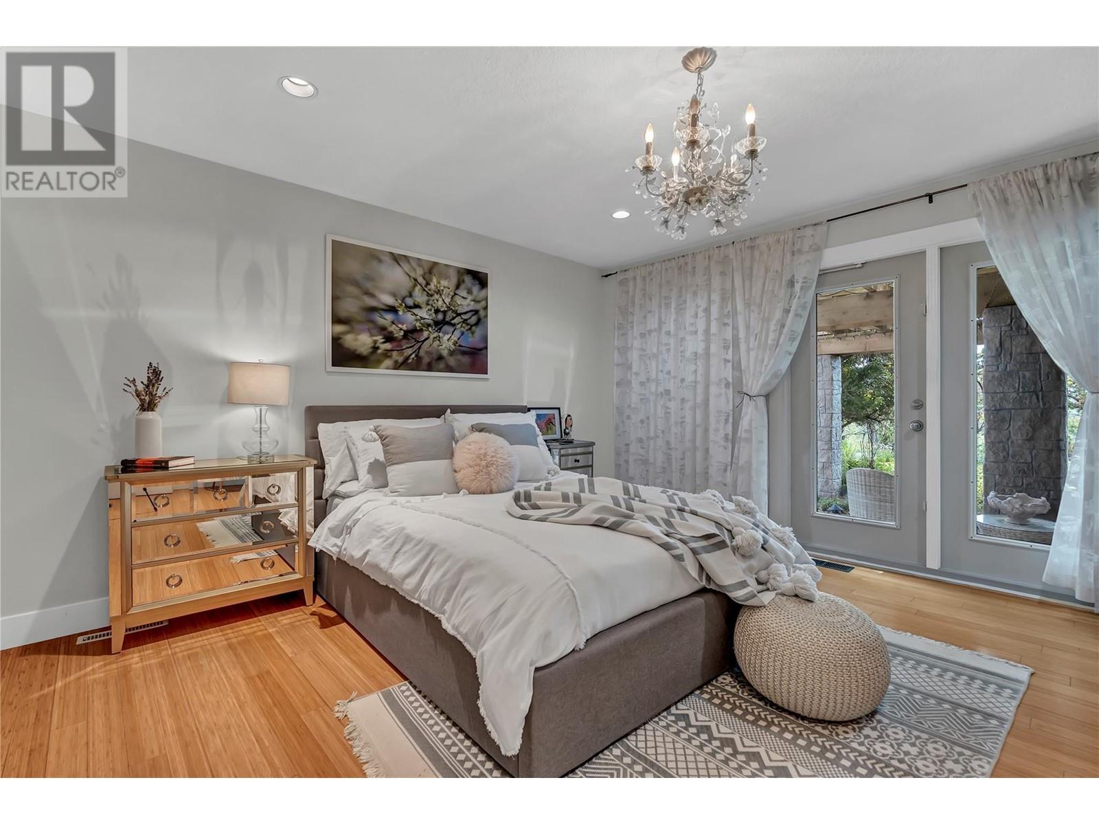 Property at 950 Creekside Road image 2