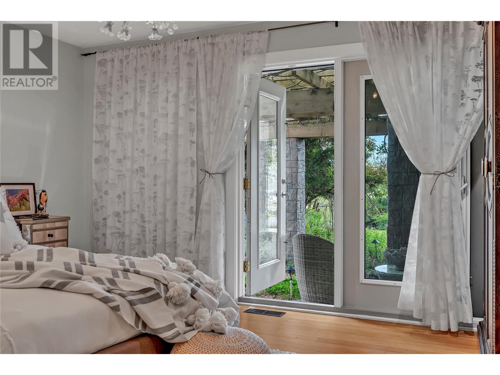 Property at 950 Creekside Road image 3