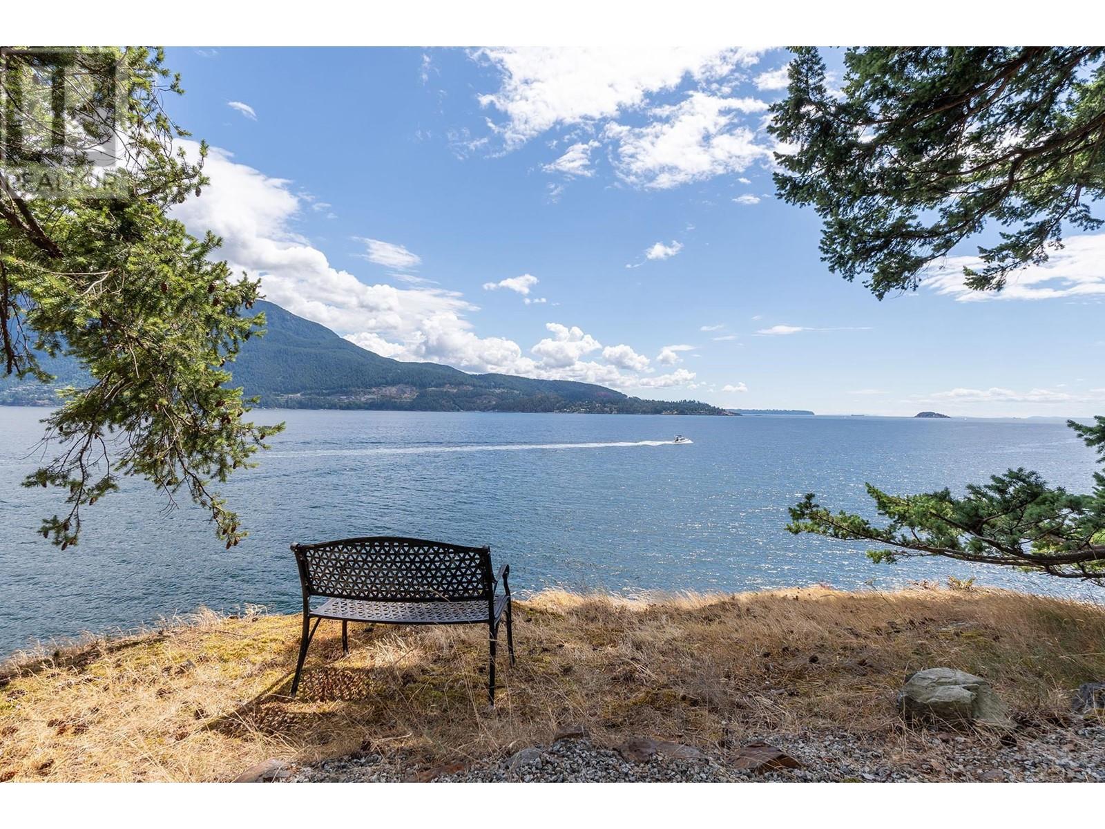 1545 Eagle Cliff Road, Bowen Island, British Columbia  V0N 1G1 - Photo 2 - R2984223