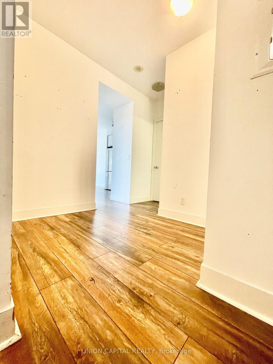 1201 - 9471 Yonge Street, Richmond Hill, Ontario  L4C 0Z5 - Photo 3 - N12152616