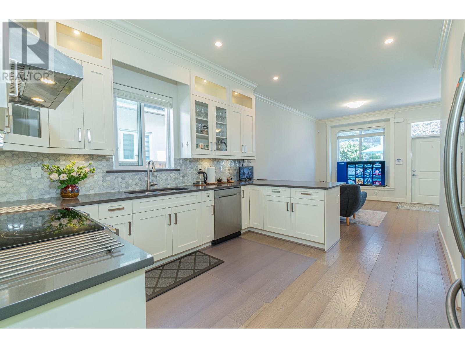 4289 Parker Street, Burnaby, British Columbia  V5C 3C4 - Photo 8 - R3010170