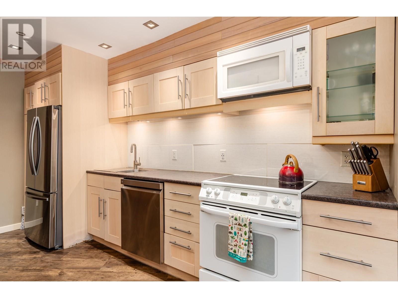 105 2021 Karen Crescent, Whistler, British Columbia  V8E 0H1 - Photo 4 - R3010200