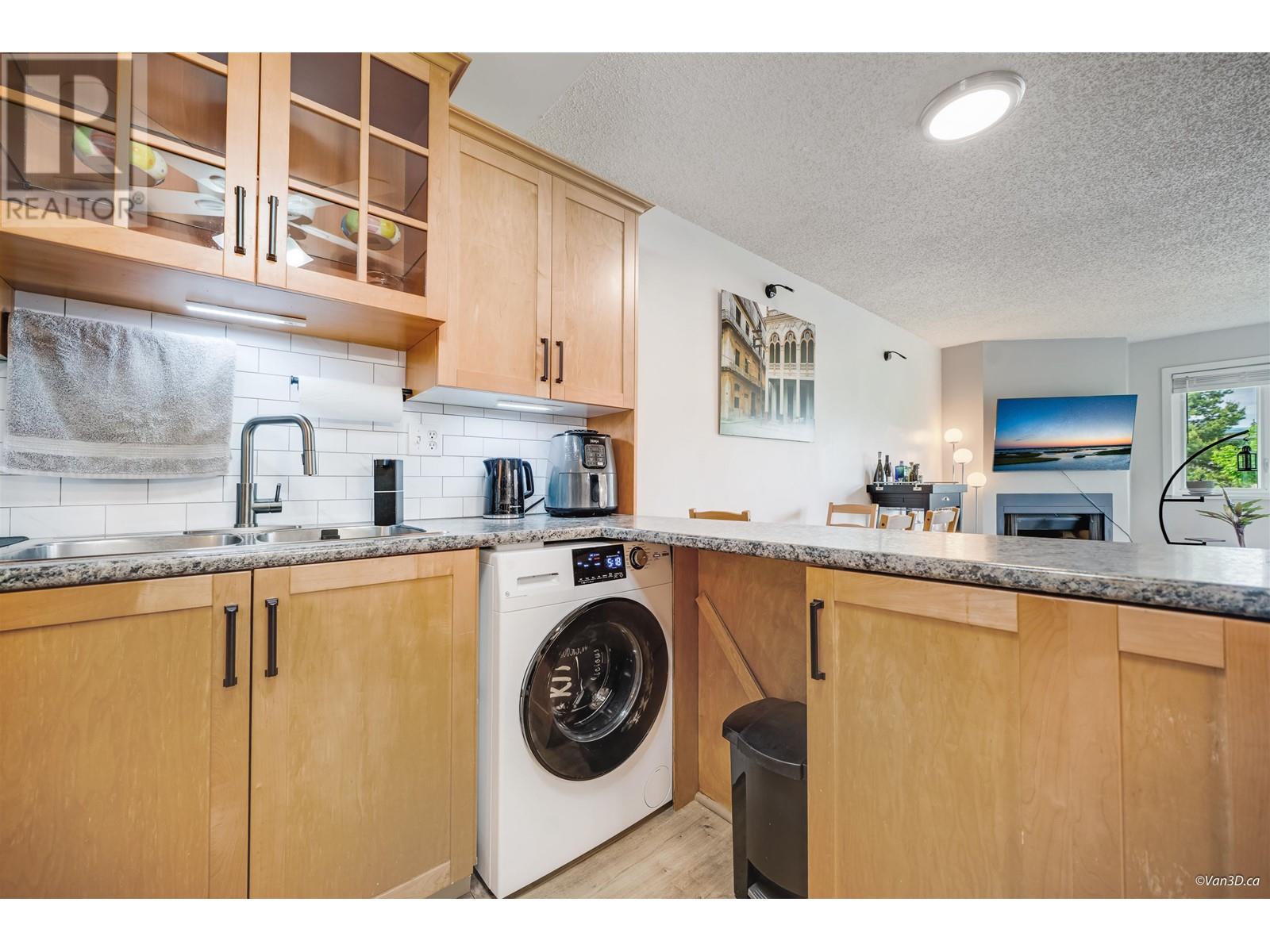307 1122 King Albert Avenue, Coquitlam, British Columbia  V3J 1X7 - Photo 6 - R3009895