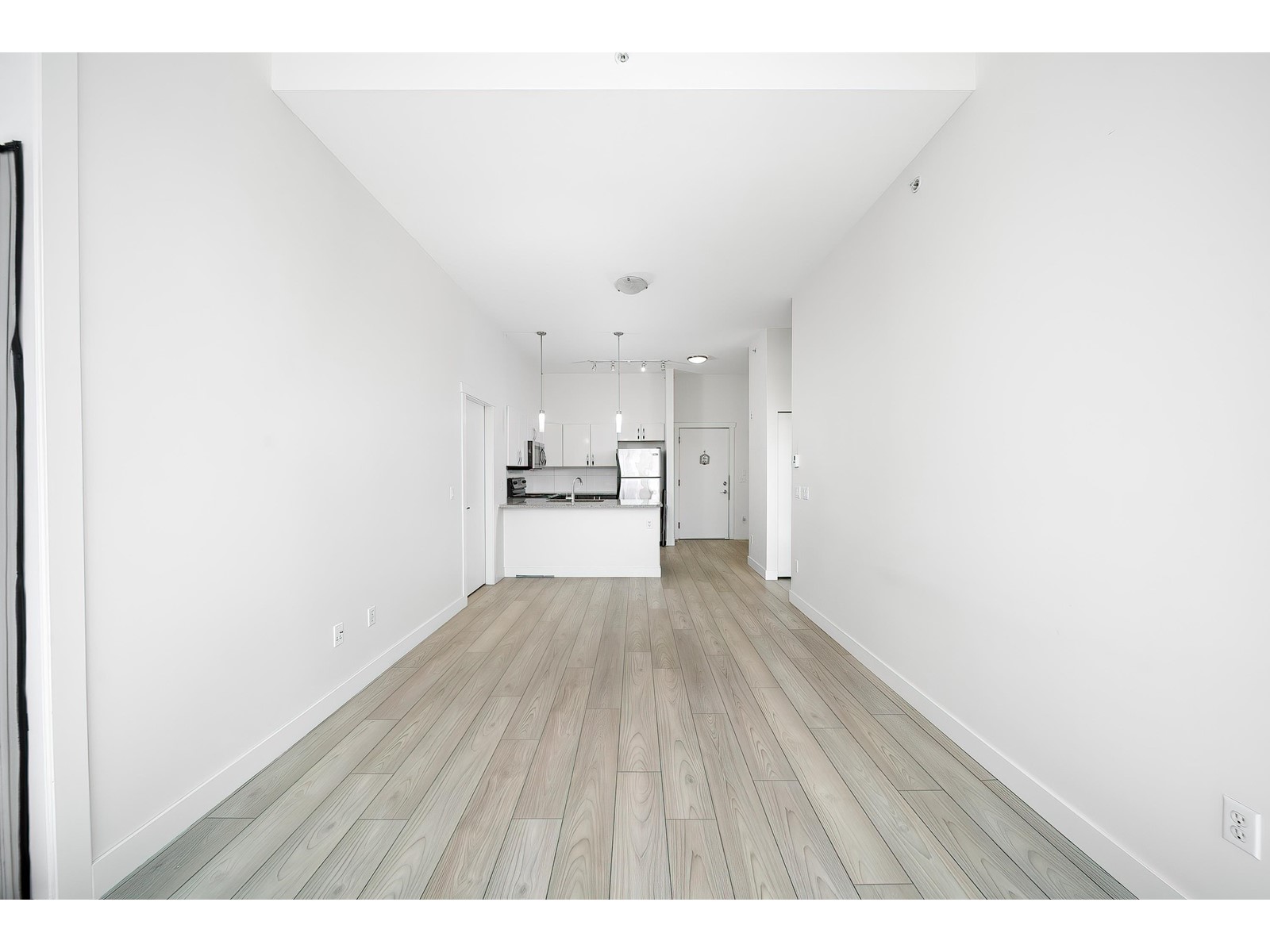 402 13555 Gateway Drive, Surrey, British Columbia  V3T 0B5 - Photo 6 - R3010218
