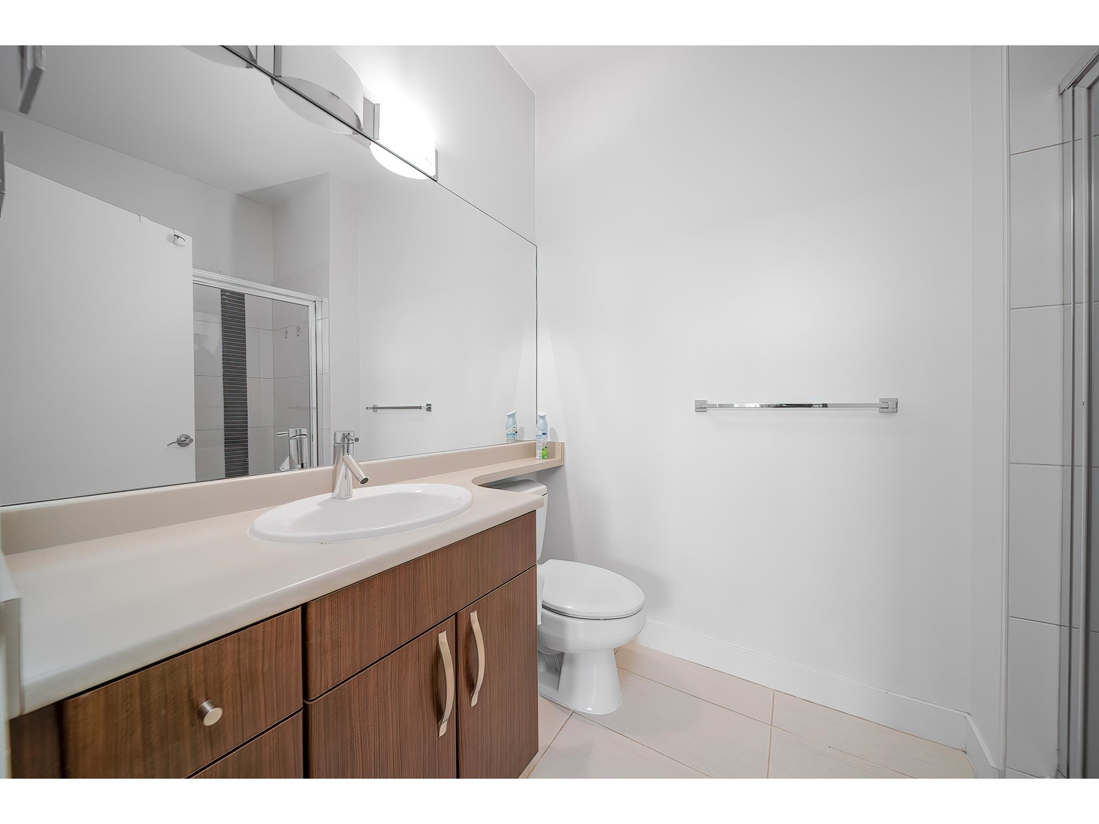 402 13555 Gateway Drive, Surrey, British Columbia  V3T 0B5 - Photo 8 - R3010218