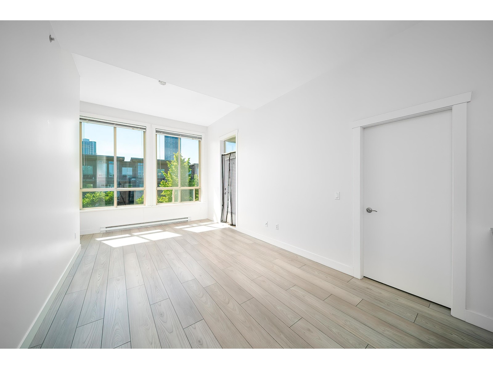 402 13555 Gateway Drive, Surrey, British Columbia  V3T 0B5 - Photo 5 - R3010218