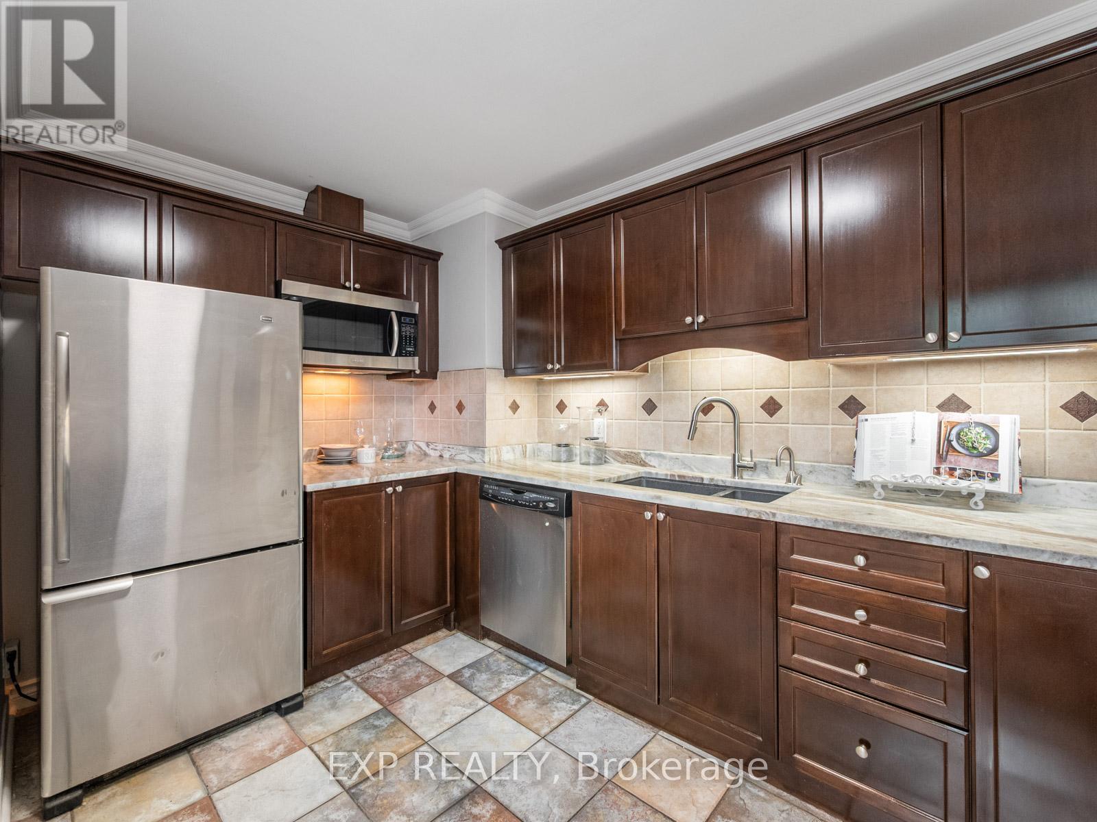 210 Ashlar Road, Richmond Hill, Ontario  L4C 2W6 - Photo 11 - N12190563