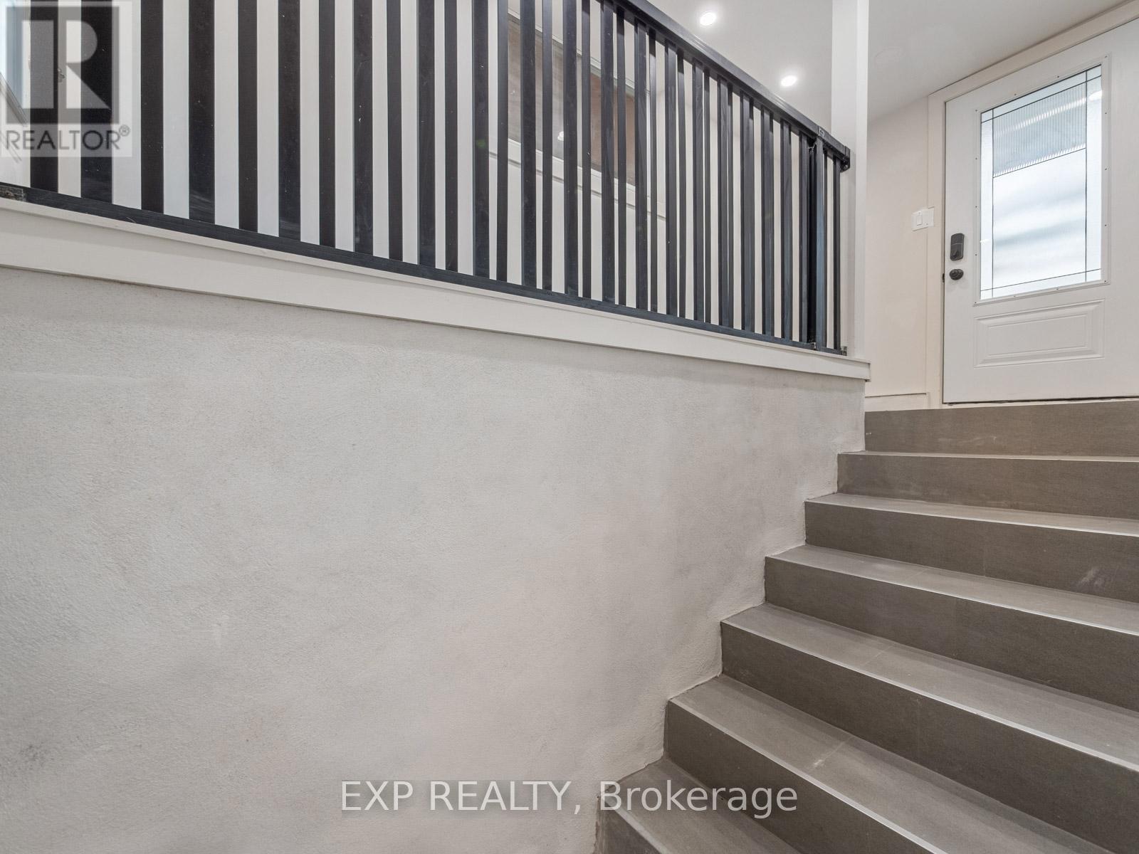 210 Ashlar Road, Richmond Hill, Ontario  L4C 2W6 - Photo 39 - N12190563