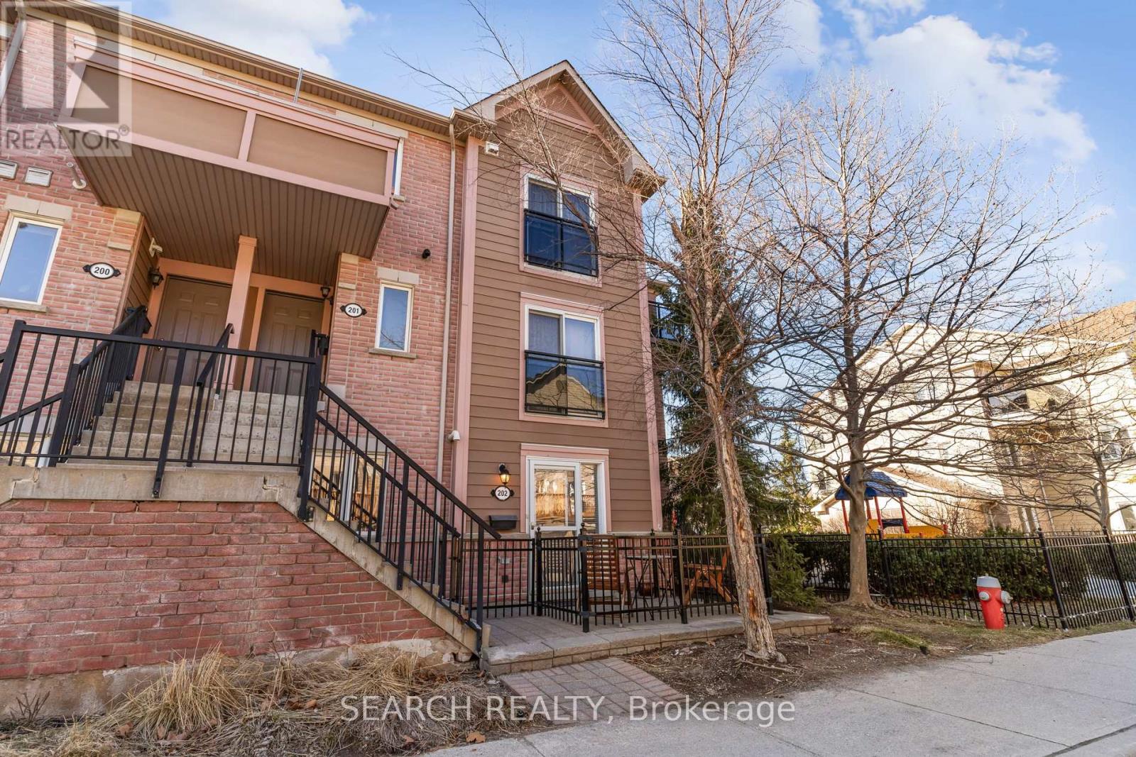 202 - 4975 Southampton Drive, Mississauga, Ontario  L5M 8E1 - Photo 1 - W12119244