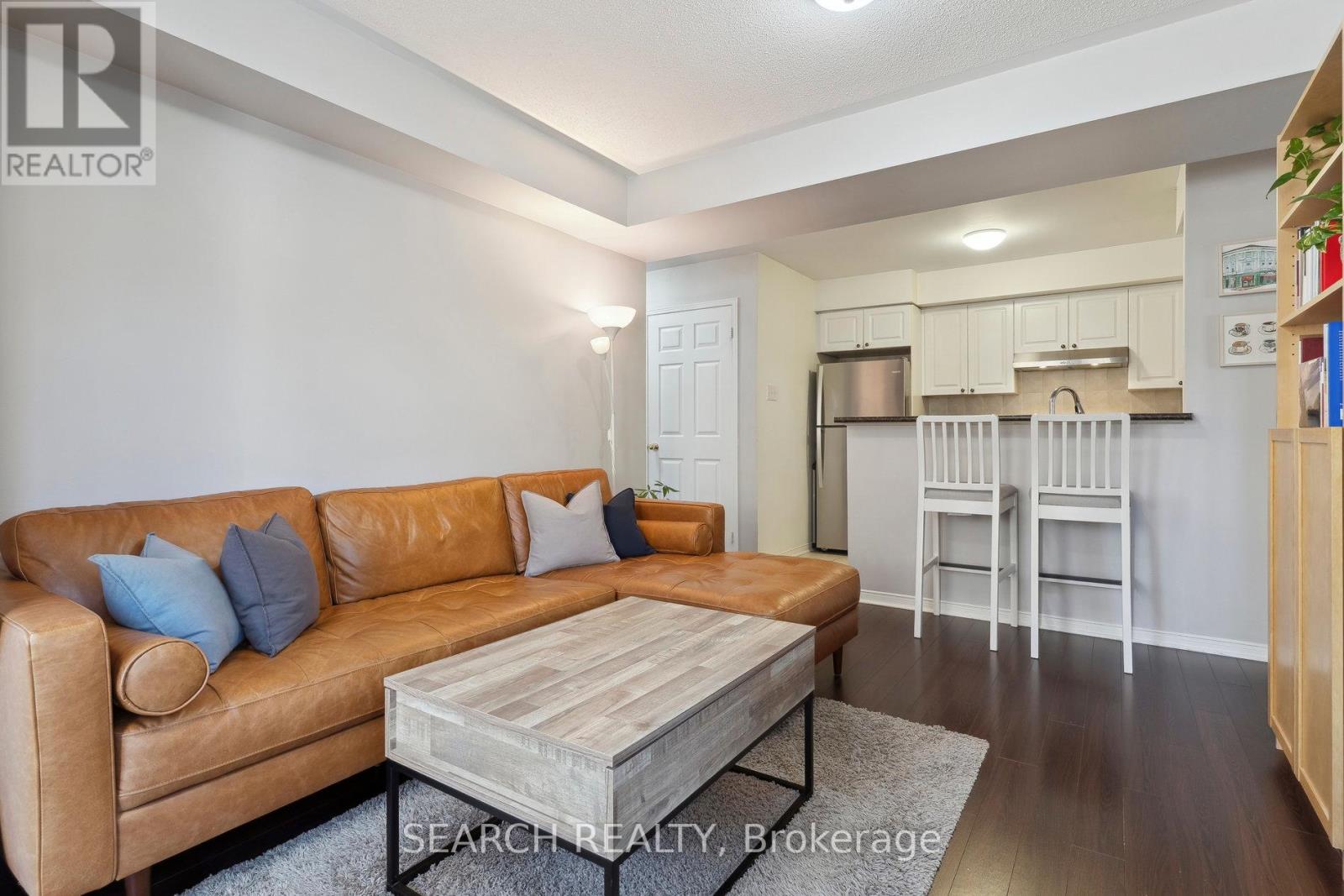 202 - 4975 Southampton Drive, Mississauga, Ontario  L5M 8E1 - Photo 3 - W12119244