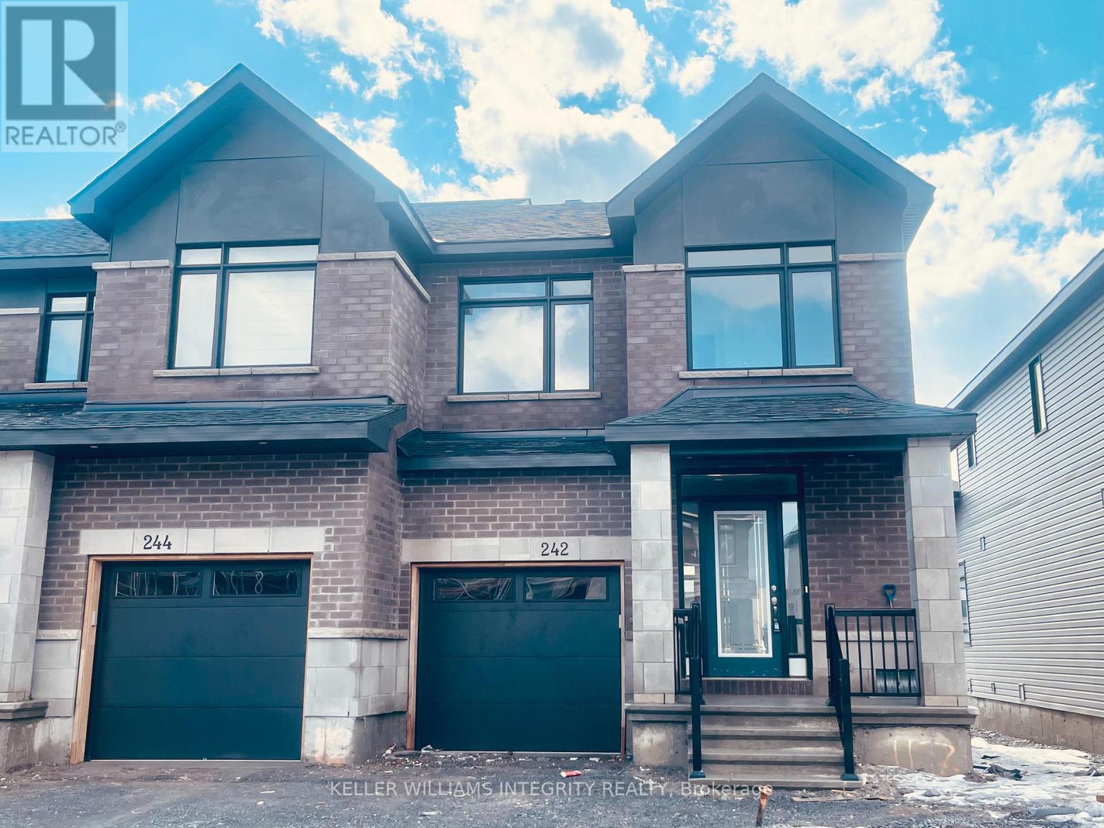 242 FINSBURY AVENUE, Ottawa, Ontario