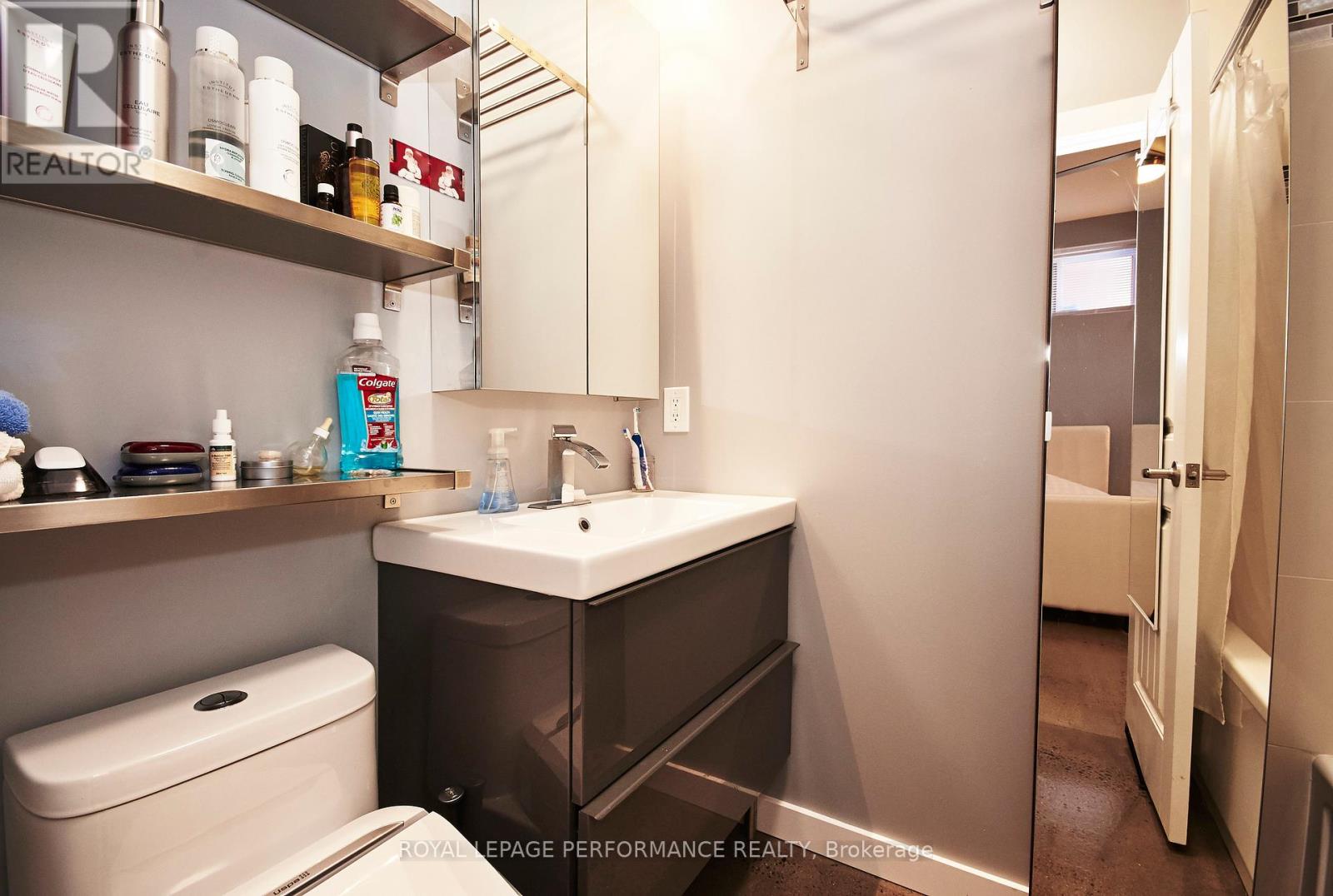 Unit B - 82 Third Avenue, Ottawa, Ontario  K1S 2J8 - Photo 11 - X12190805