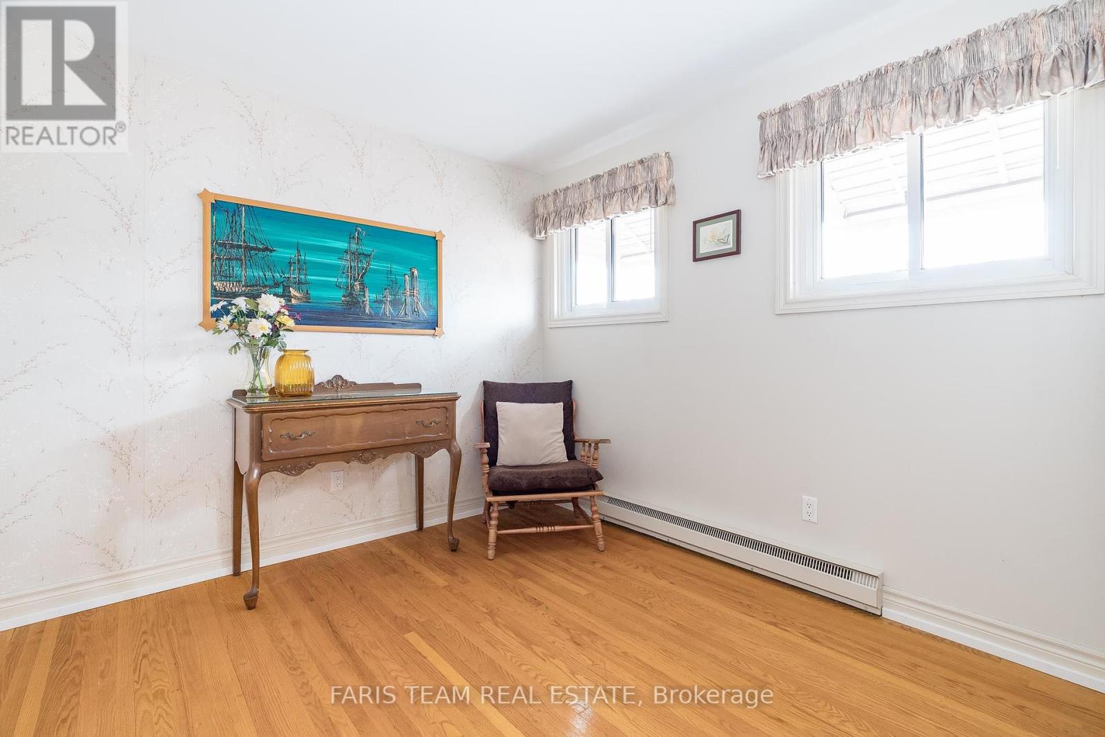 37 Varden Avenue, Barrie, Ontario  L4M 4P2 - Photo 10 - S12150590