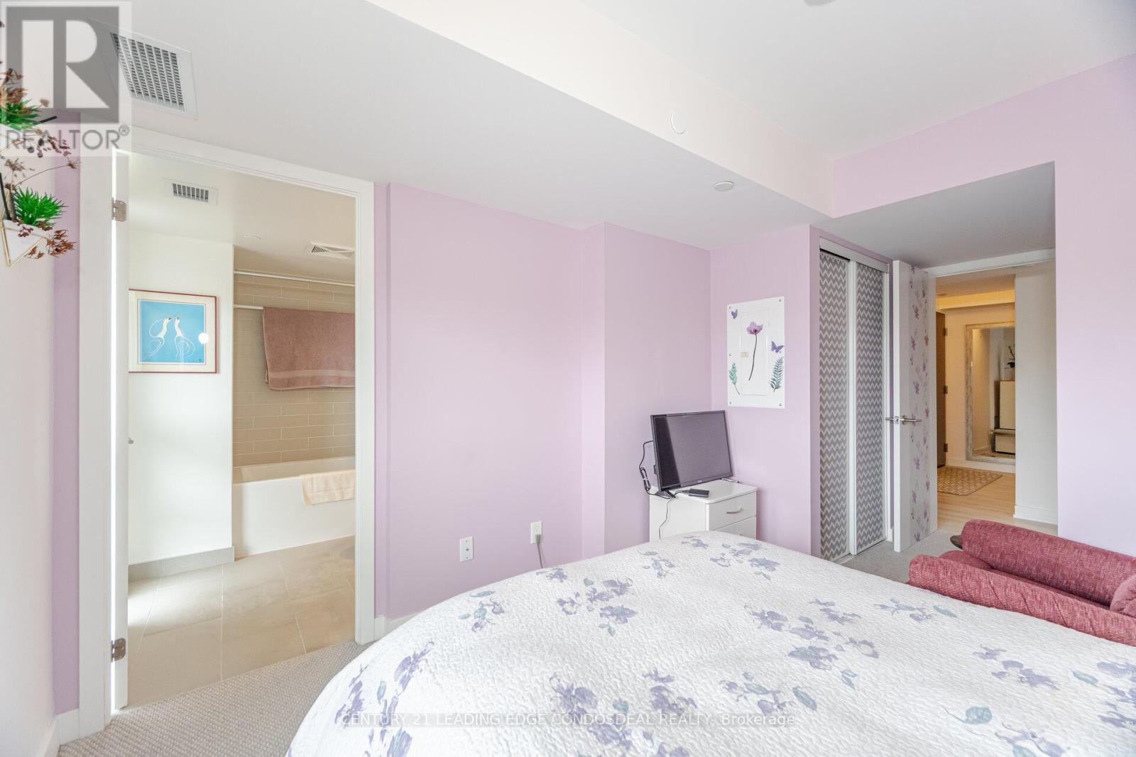 405 - 120 Varna Drive, Toronto (Englemount-Lawrence), Ontario  M6A 0B3 - Photo 22 - C12190757