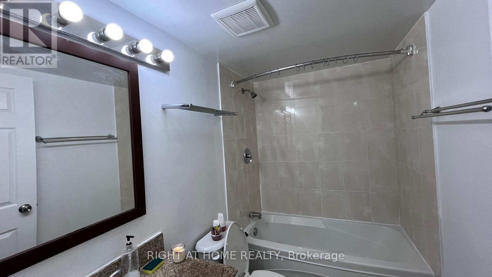2807 - 260 Queens Quay W, Toronto, Ontario  M5J 2N3 - Photo 9 - C12190772
