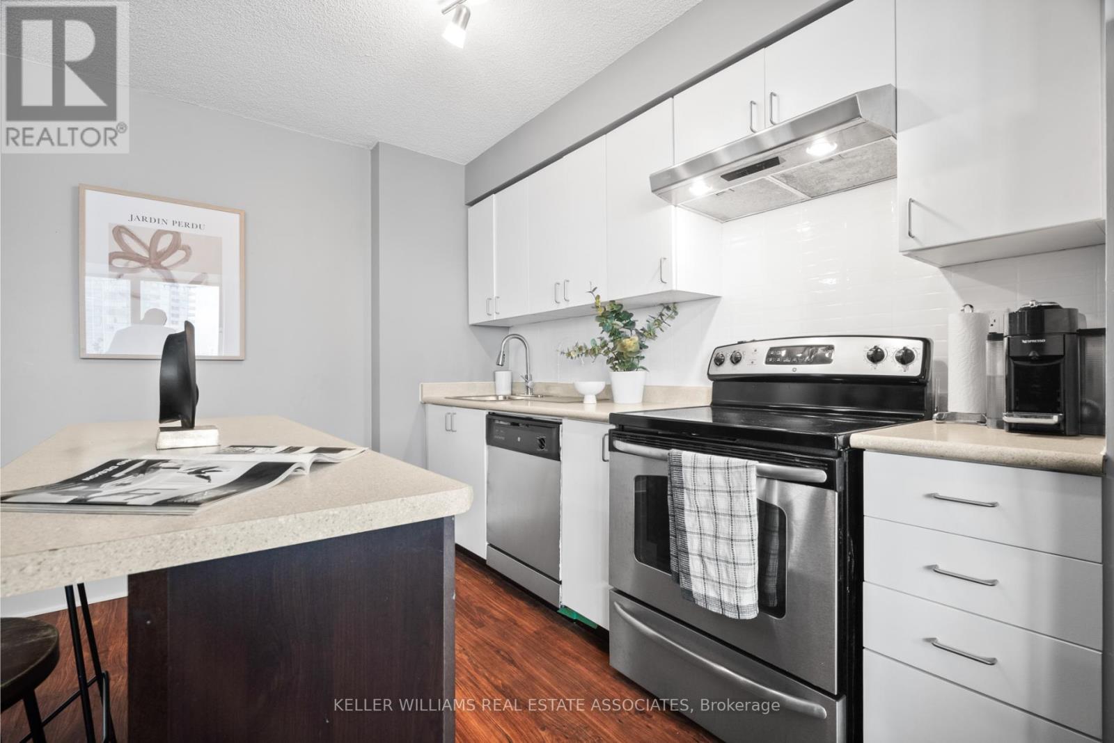1601 - 155 Legion Road N, Toronto, Ontario  M8Y 0A7 - Photo 7 - W12144201