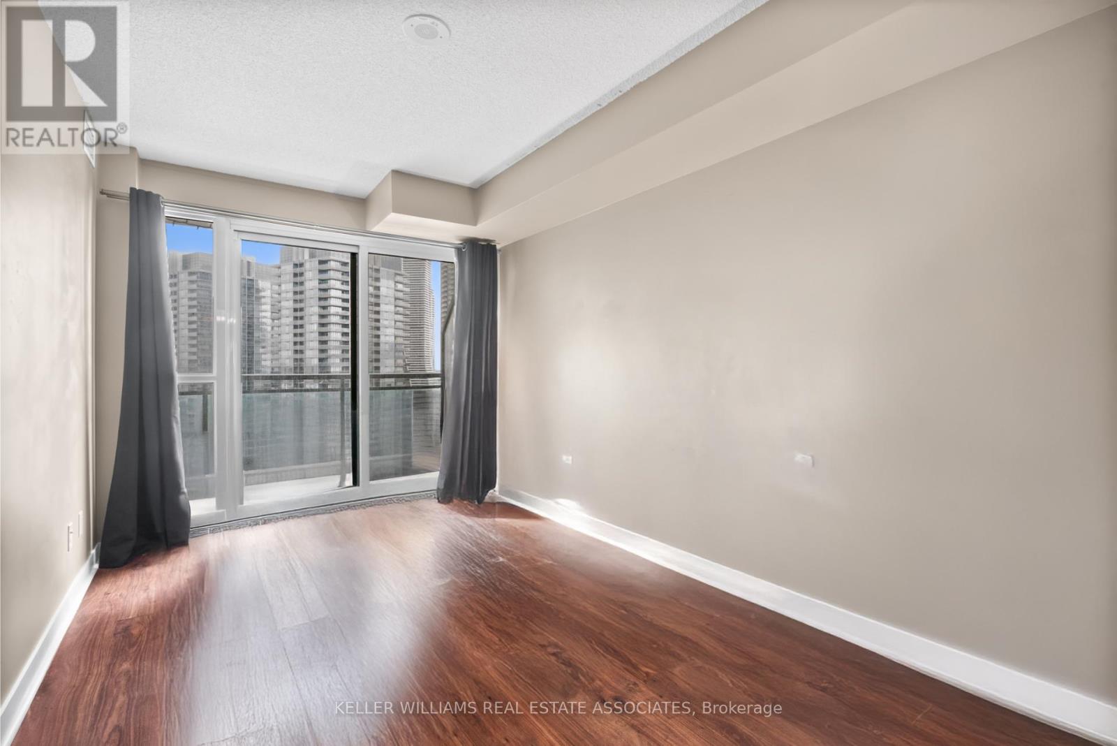 1601 - 155 Legion Road N, Toronto, Ontario  M8Y 0A7 - Photo 13 - W12144201