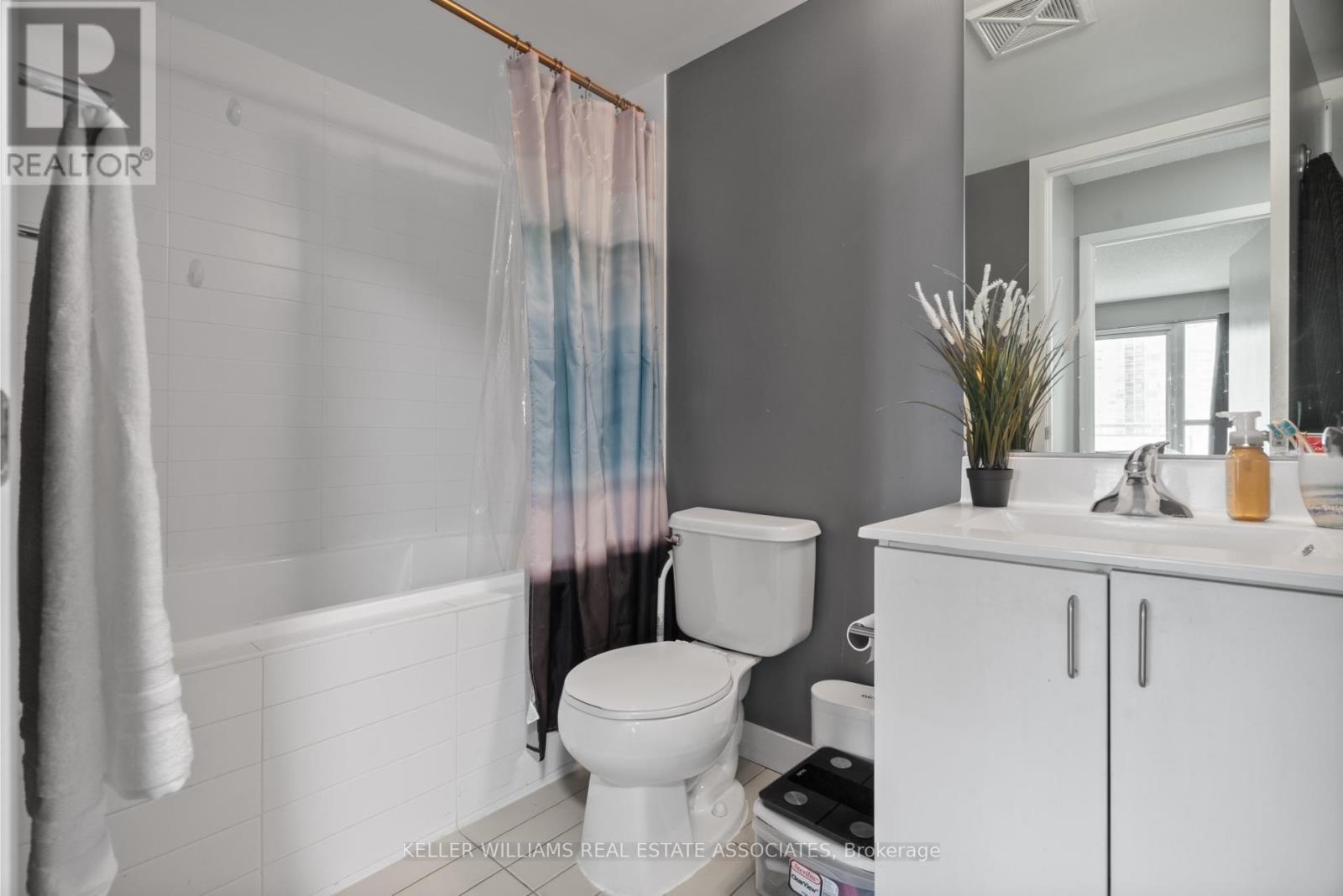 1601 - 155 Legion Road N, Toronto, Ontario  M8Y 0A7 - Photo 15 - W12144201