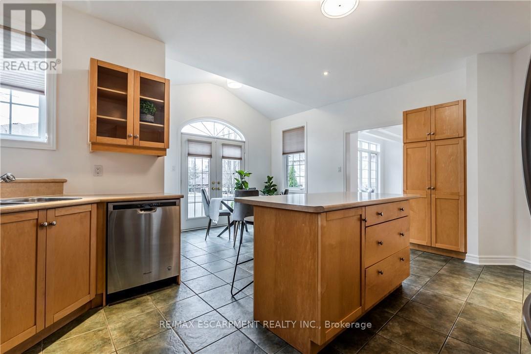 8 Hackney Court, Hamilton, Ontario  L9K 1M3 - Photo 17 - X12170674