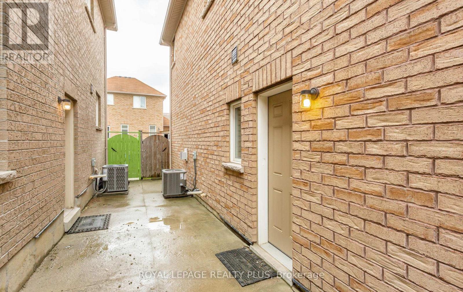 17 Daden Oaks Drive, Brampton (Bram East), Ontario  L6P 3R7 - Photo 26 - W12190791