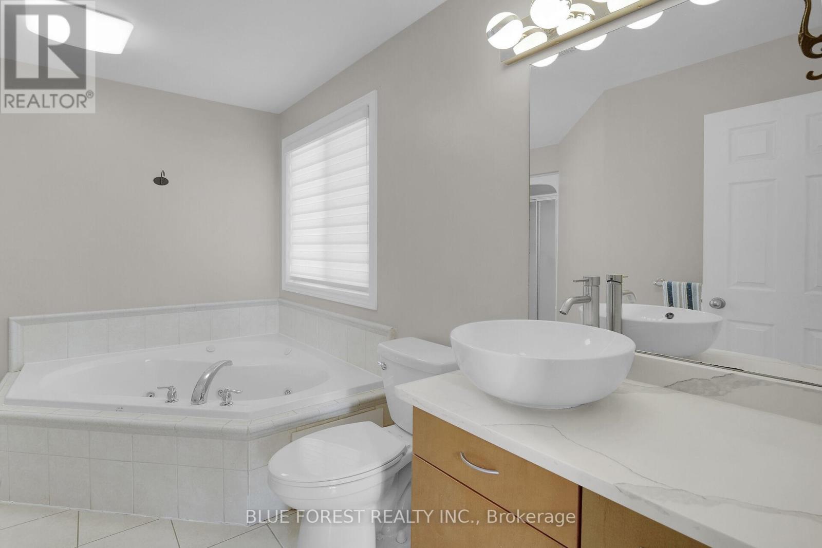 1376 South Wenige Drive, London North, Ontario  N5X 4M8 - Photo 13 - X12190830