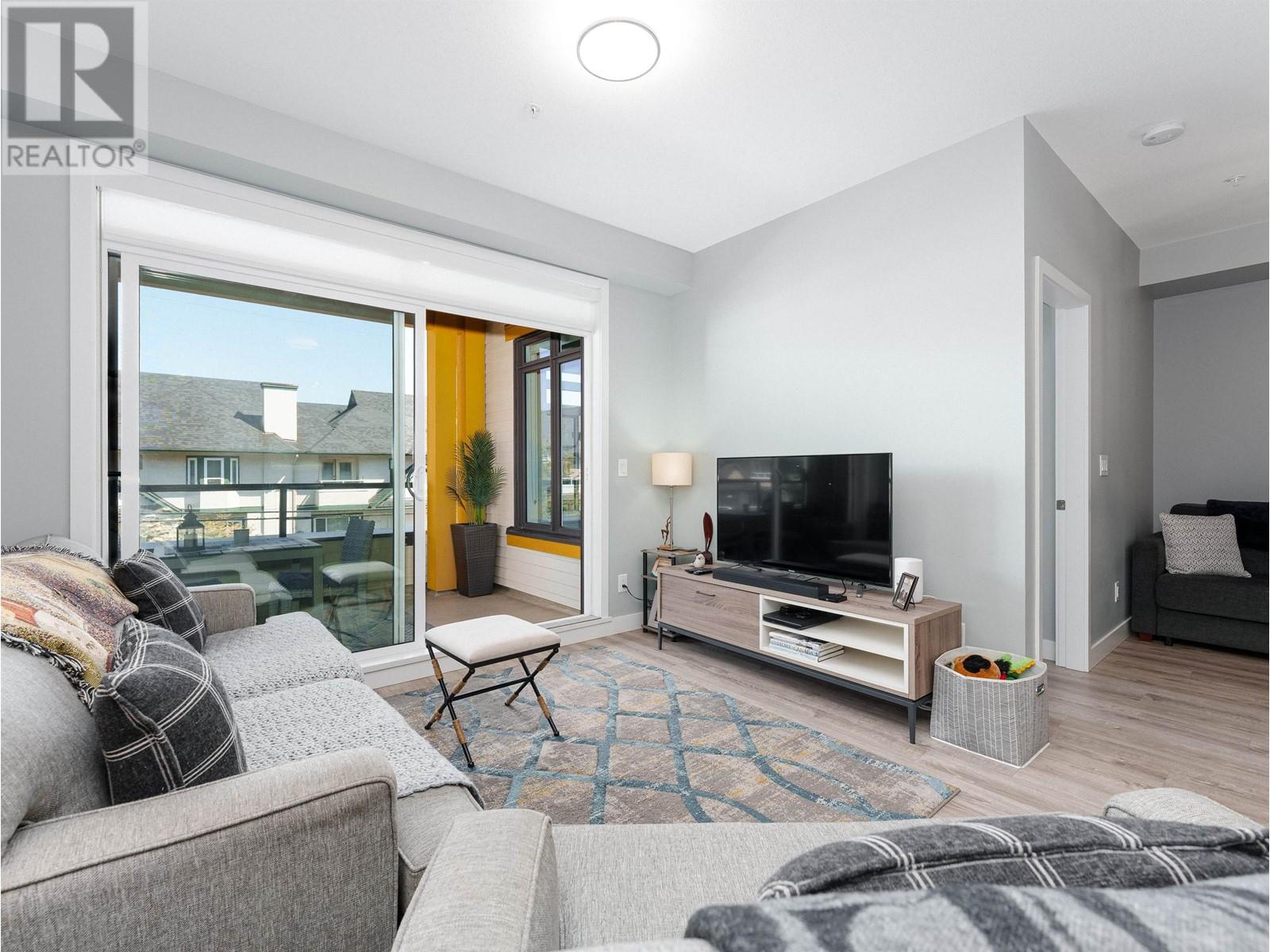 301 3971 Hastings Street, Burnaby, British Columbia  V5C 2H8 - Photo 2 - R3010315
