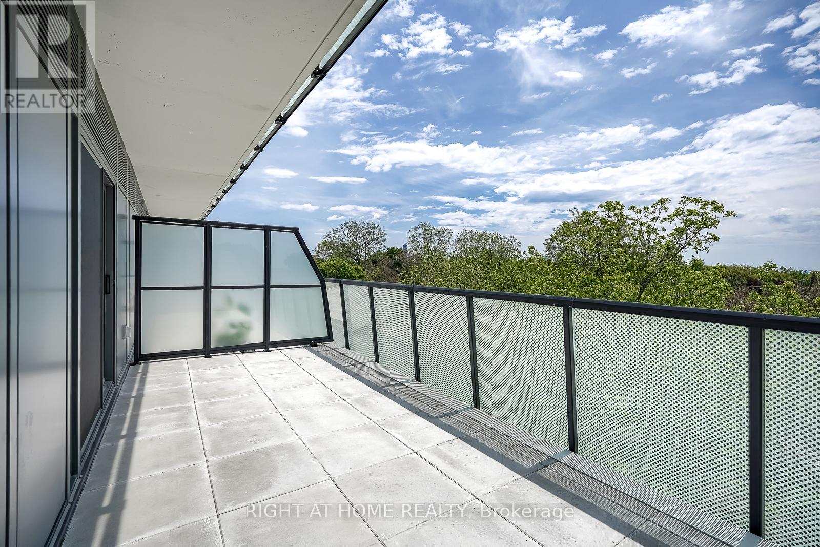 410 - 863 St. Clair Avenue W, Toronto, Ontario  M6C 1C4 - Photo 17 - C12190828