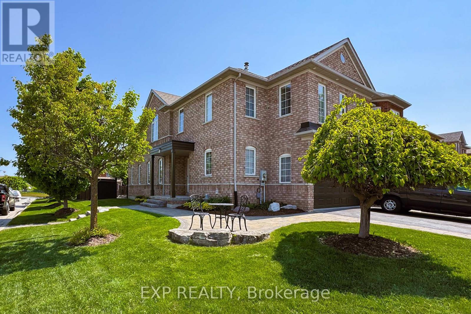 46 Emily Carr Crescent, Caledon, Ontario  L7E 2K9 - Photo 2 - W12059948
