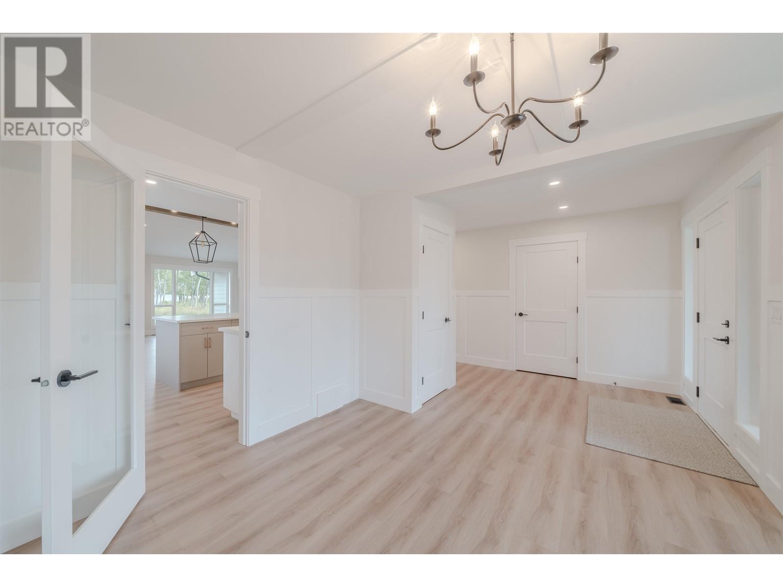 333 Sandhill Crescent, 100 Mile House, British Columbia  V0K 2E0 - Photo 19 - R3010351