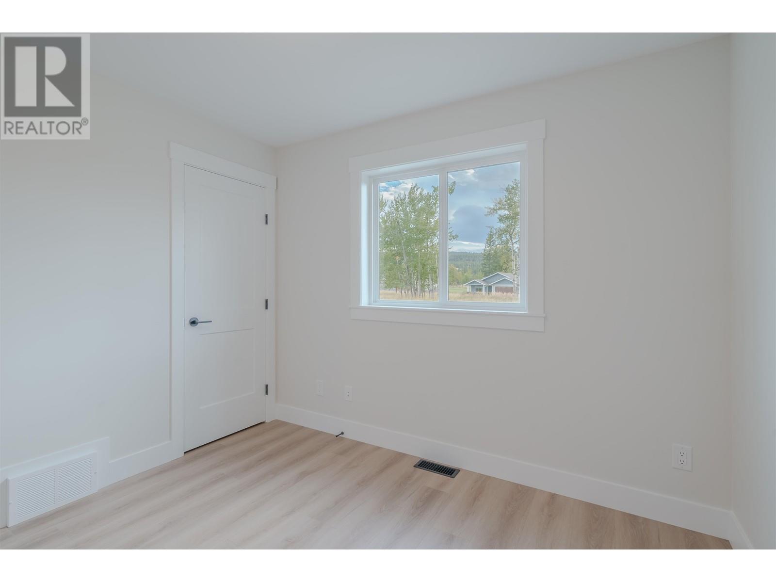 333 Sandhill Crescent, 100 Mile House, British Columbia  V0K 2E0 - Photo 26 - R3010351
